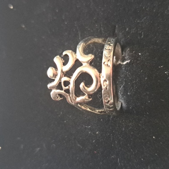 Silver Crown Style Ring - Picture 1 of 3